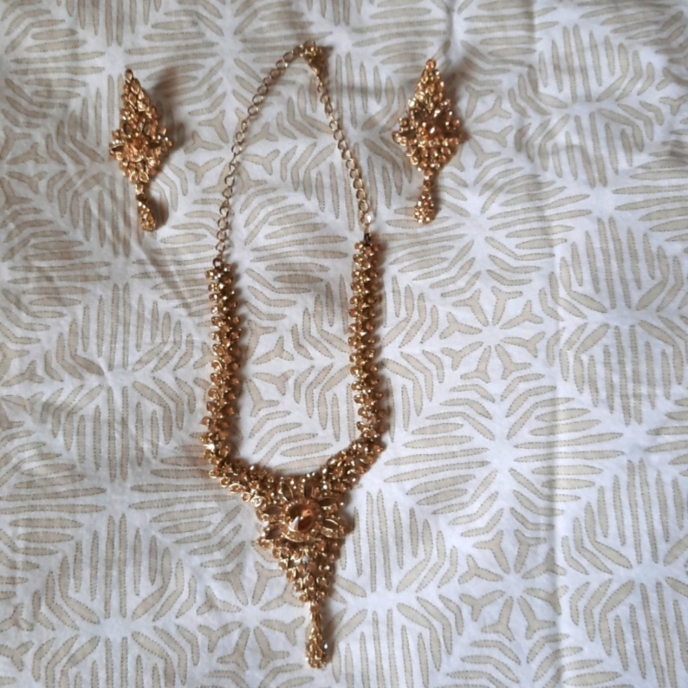 Indian semi-precious necklace and pierced earrings set.